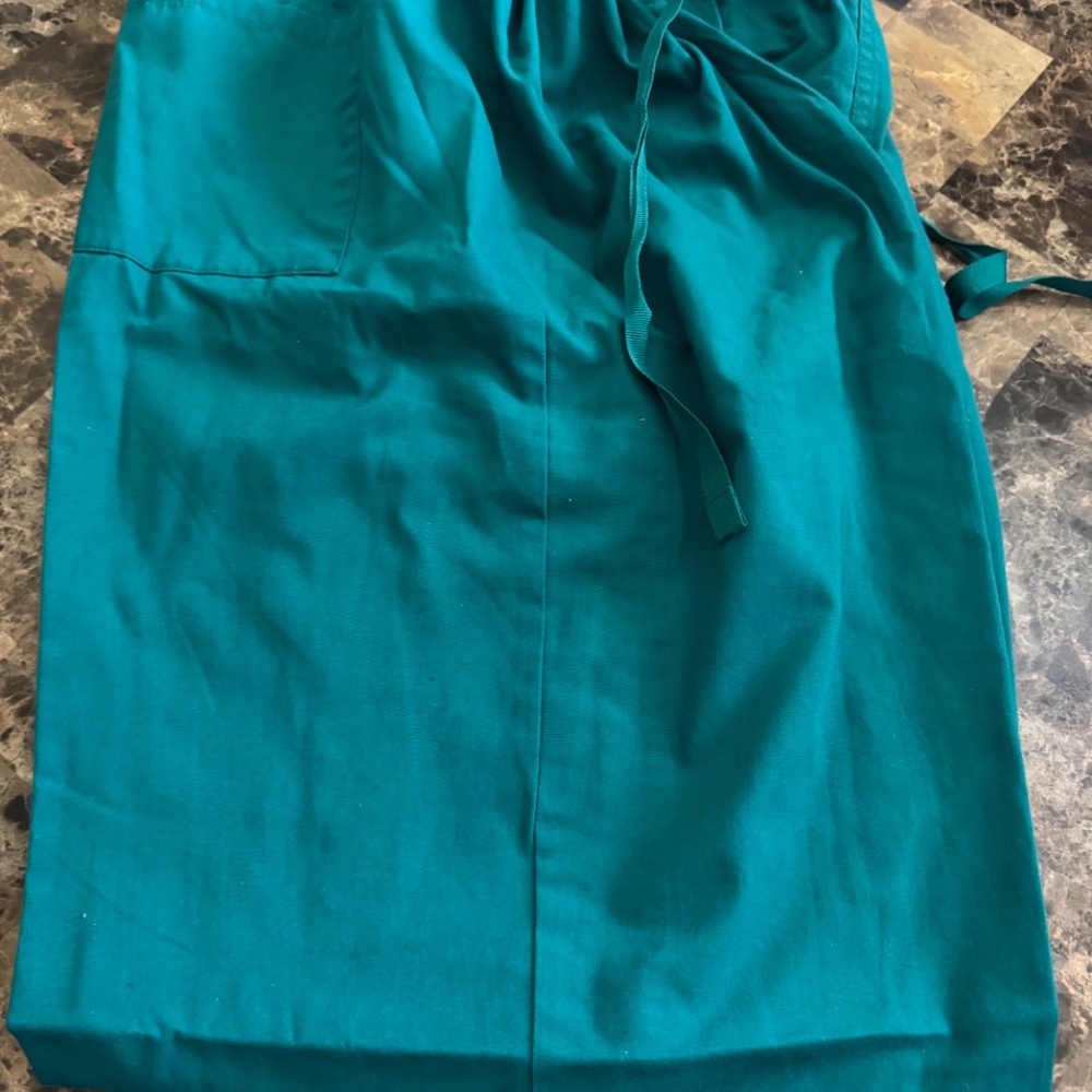 Scrub set - Picture 2 of 2